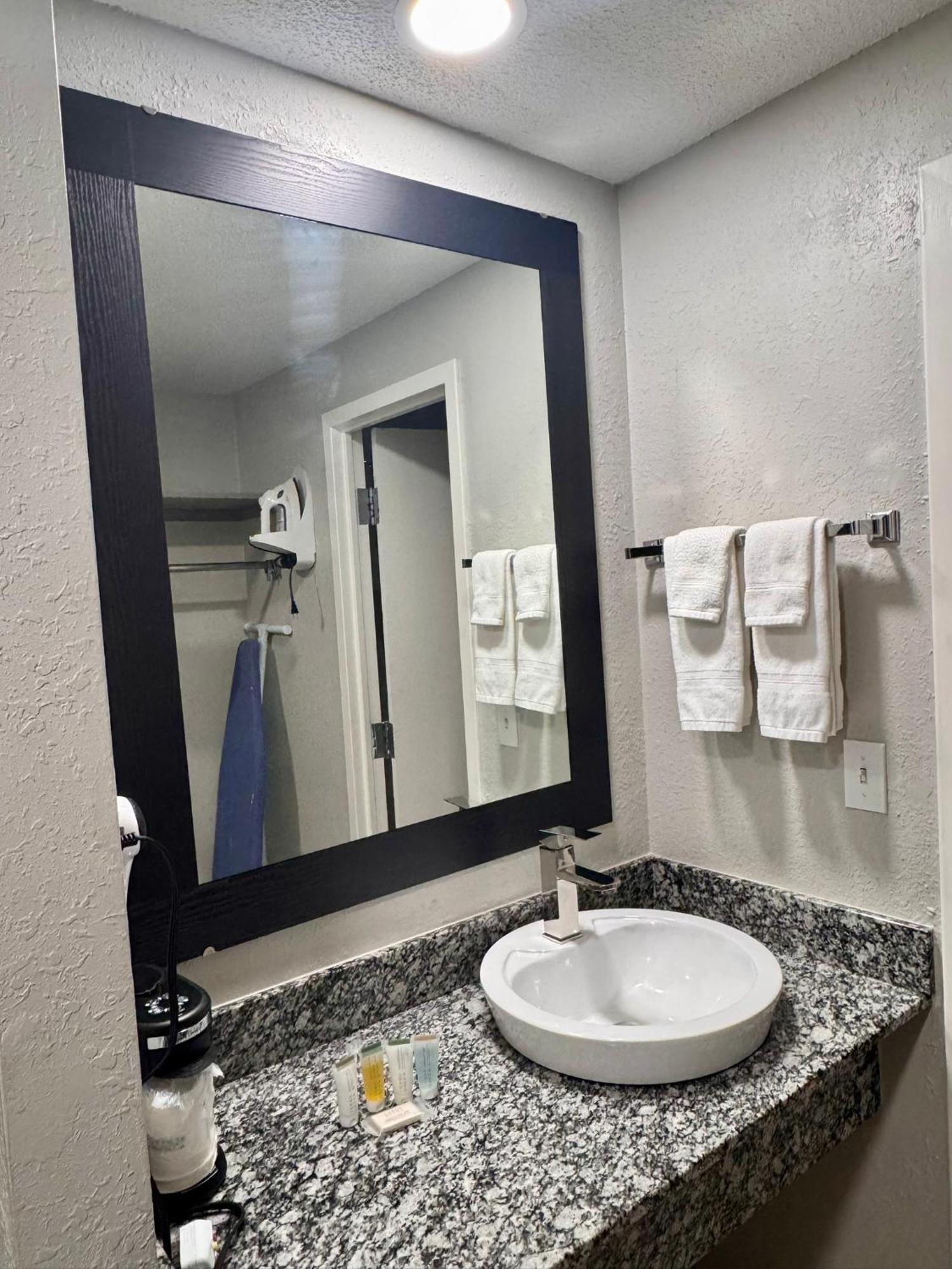 Baymont By Wyndham Great Falls City Center Екстериор снимка