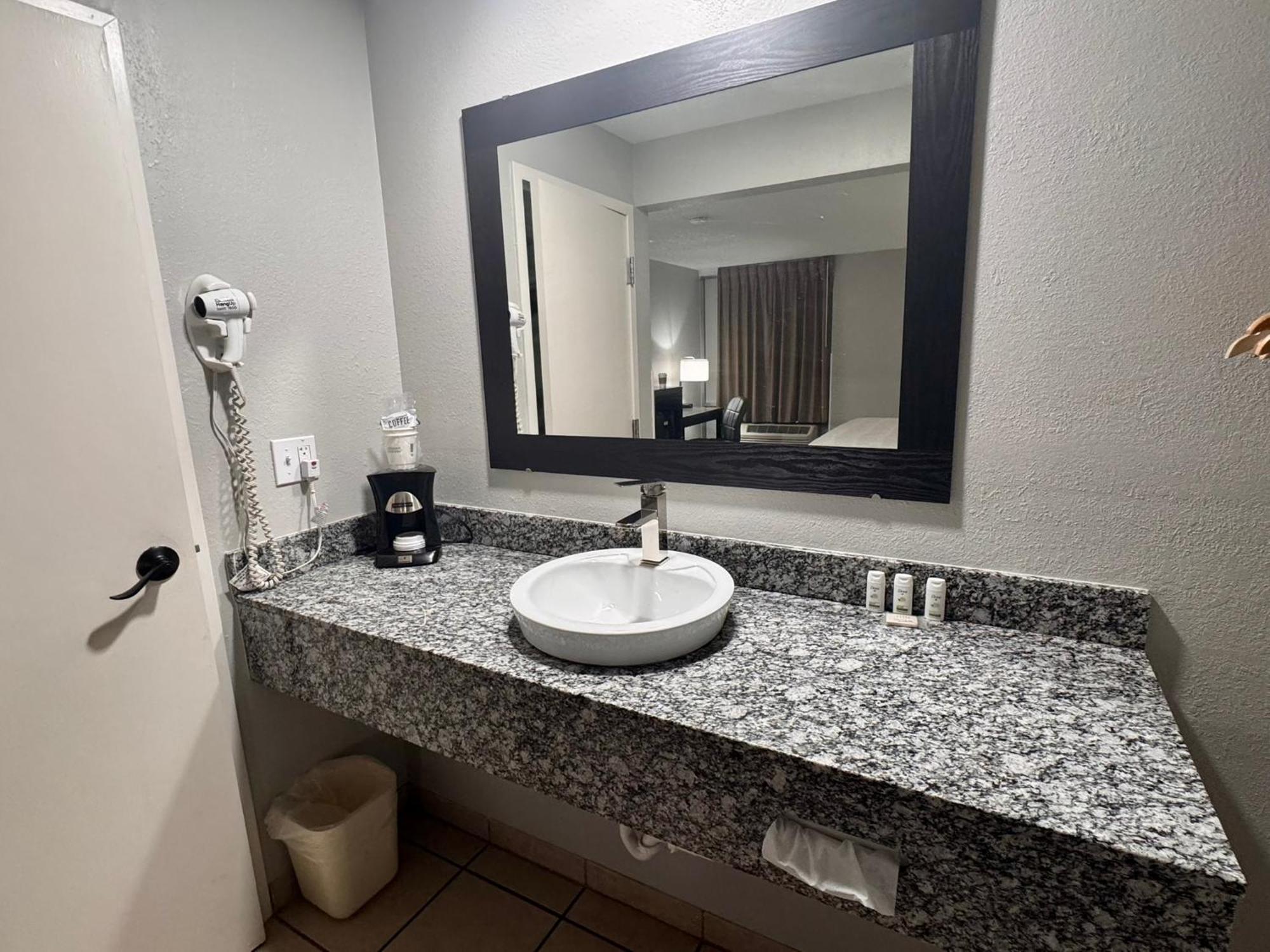 Baymont By Wyndham Great Falls City Center Екстериор снимка