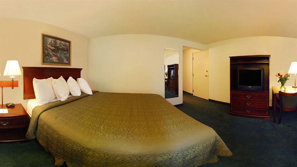 Baymont By Wyndham Great Falls City Center Екстериор снимка