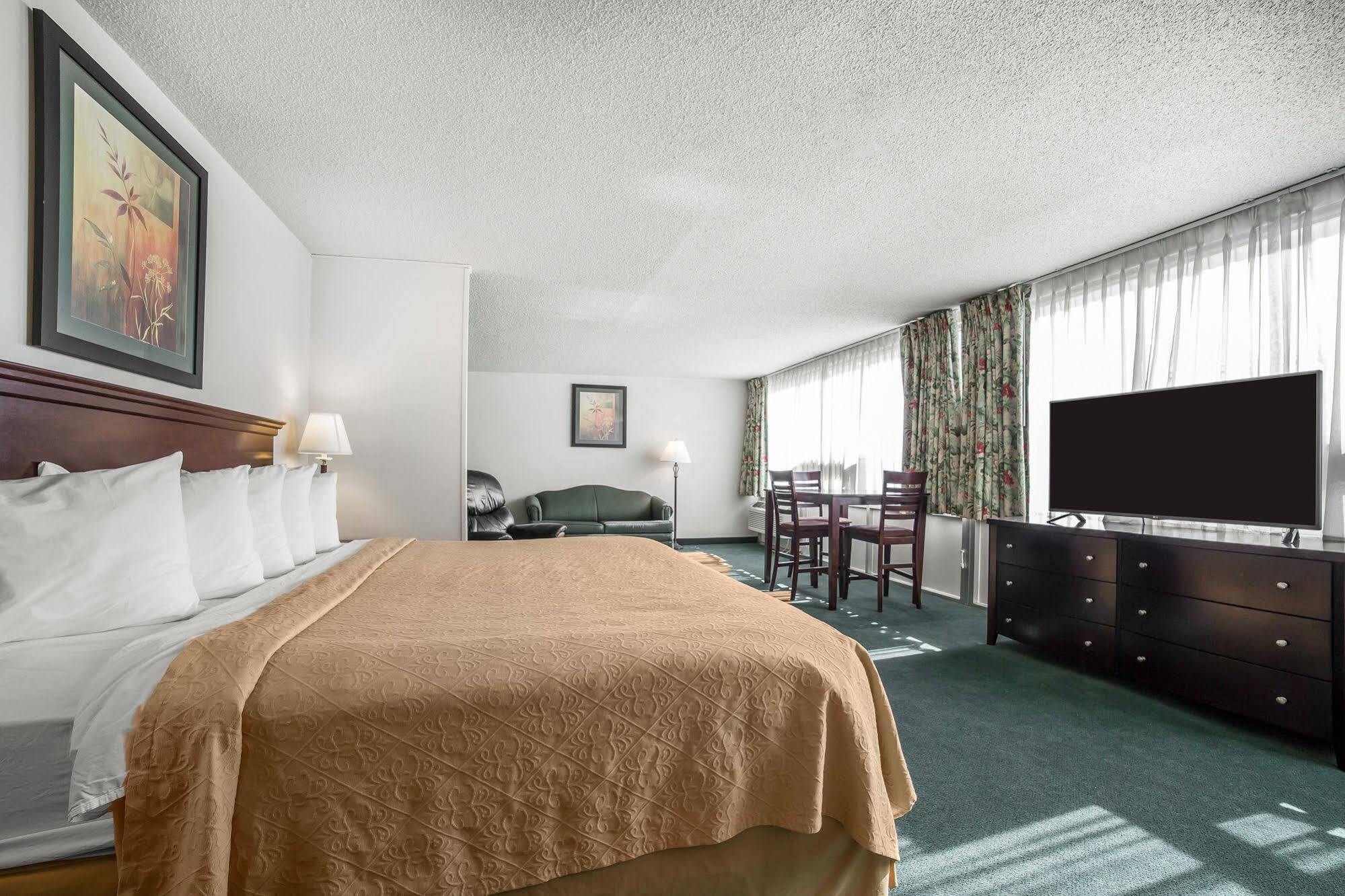 Baymont By Wyndham Great Falls City Center Екстериор снимка