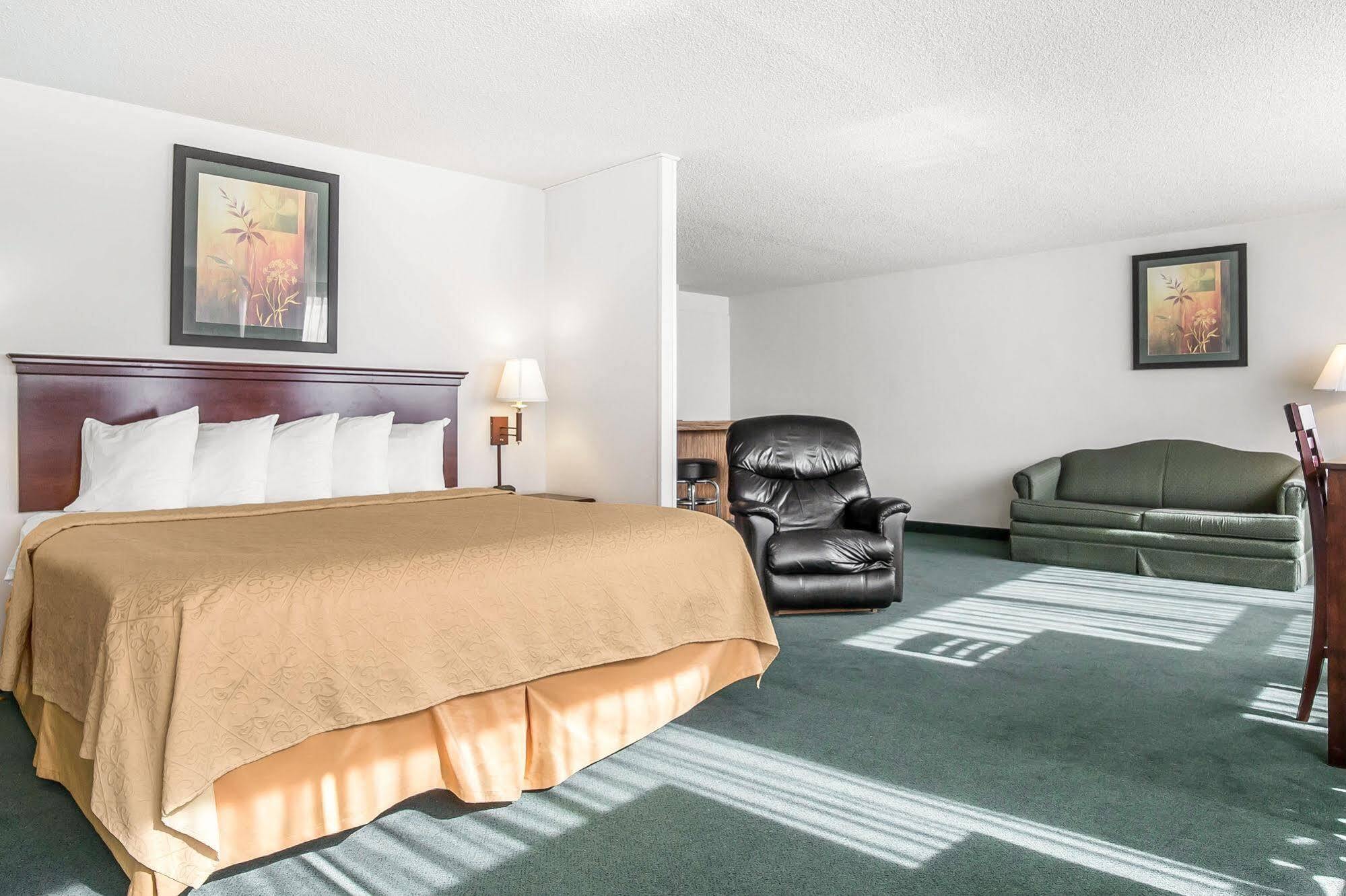 Baymont By Wyndham Great Falls City Center Екстериор снимка